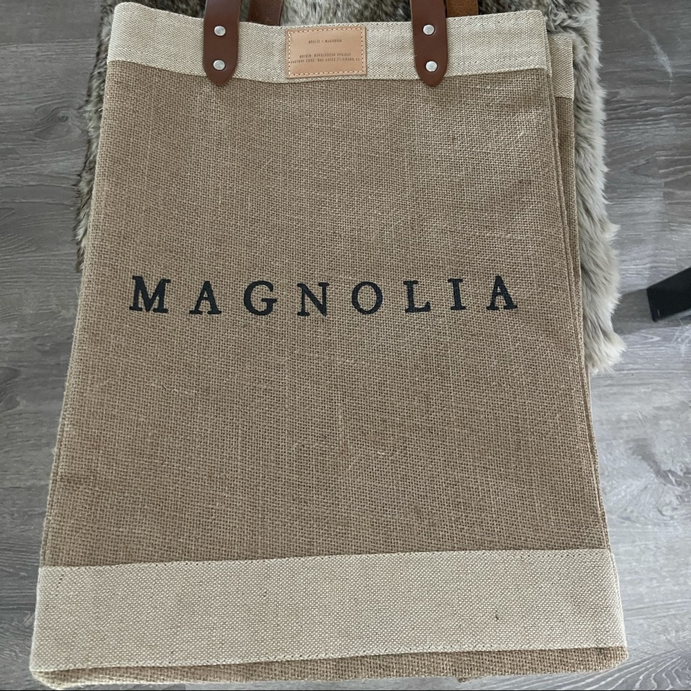 Magnolia tote bag